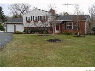 14569 Broadwood Dr, Burton, OH 44021