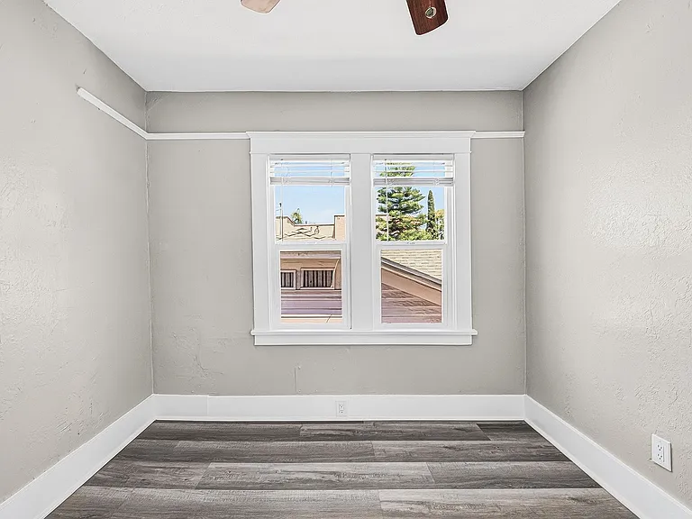 1557 Pine Ave — Photo 12