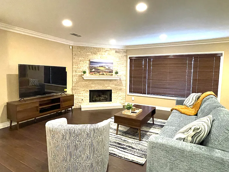 13341 Cromwell Dr — Photo 3