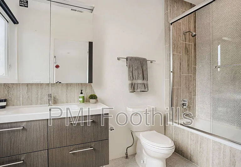 2740 Hazel Ct — Photo 17