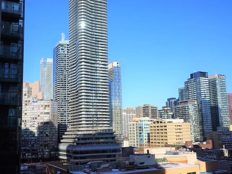 38 Grenville St #1009 — Photo 7