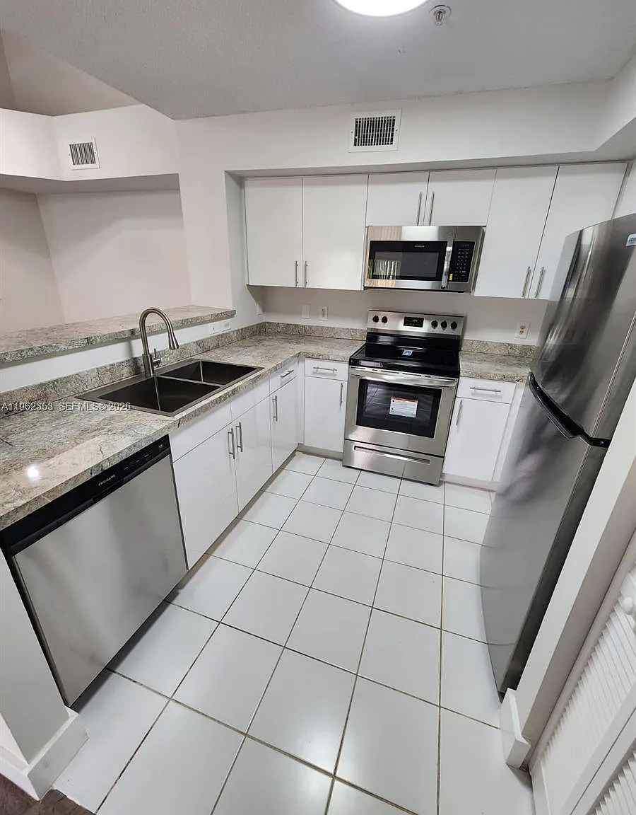 2 bed, 967 sqft, $2,150 — Photo 2