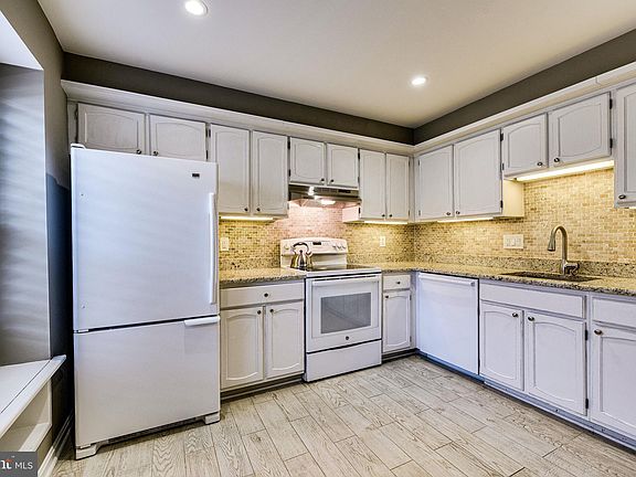 3rd image of 1551 Bruton Ct