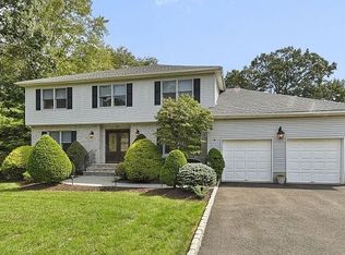 3 Timberline Dr, Wayne, NJ 07470