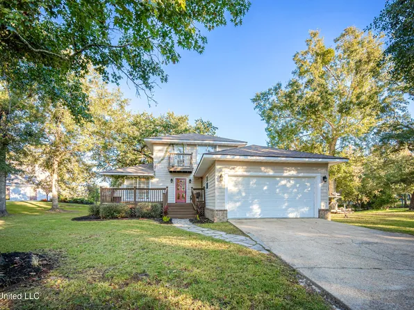 3025 Magnolia Ln, Ocean Springs, MS 39564