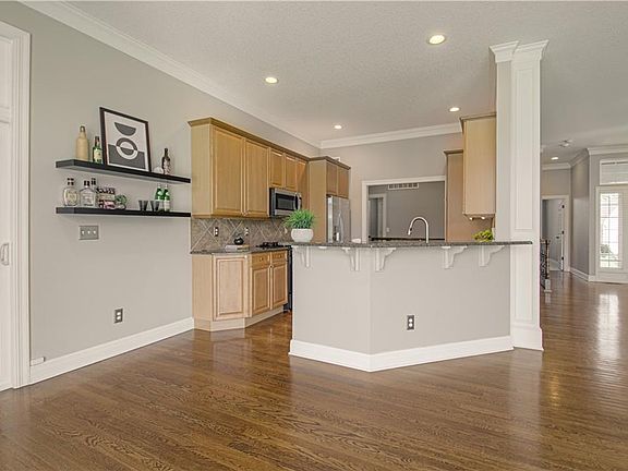3rd image of 14317 Manor Ct