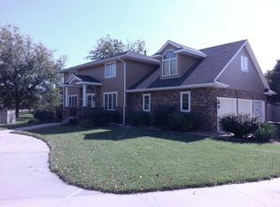 2415 Overland Trail Cir, Grand Island, NE 68801