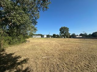 240 1st St, Gainesville, TX 76240