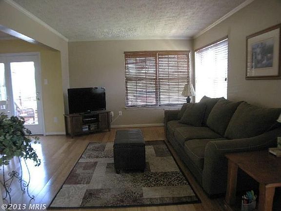 3rd image of 312 Barrister Ct