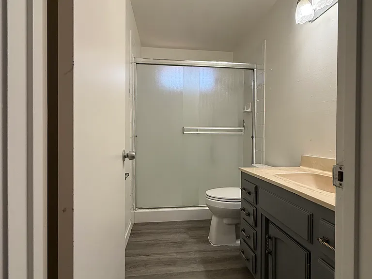 604 Rose Ave #606 — Photo 8