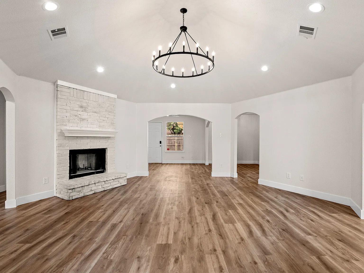 3 bed, 1776 sqft, $2,100 — Photo 4
