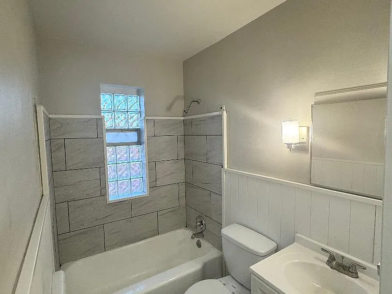 Asmann Apts — Photo 18