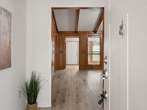 3rd image of 3211 Vernon Dr