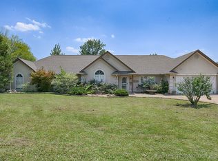 301 Strippit Rd, Poteau, OK 74953