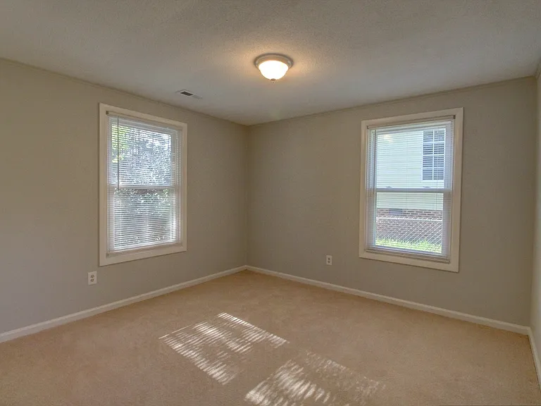 2530 Glenbrook Dr — Photo 10