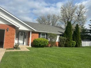 8 Chavant Ct, Belleville, IL 62226