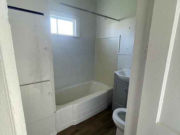 2nd image of 304 Williams Ave
