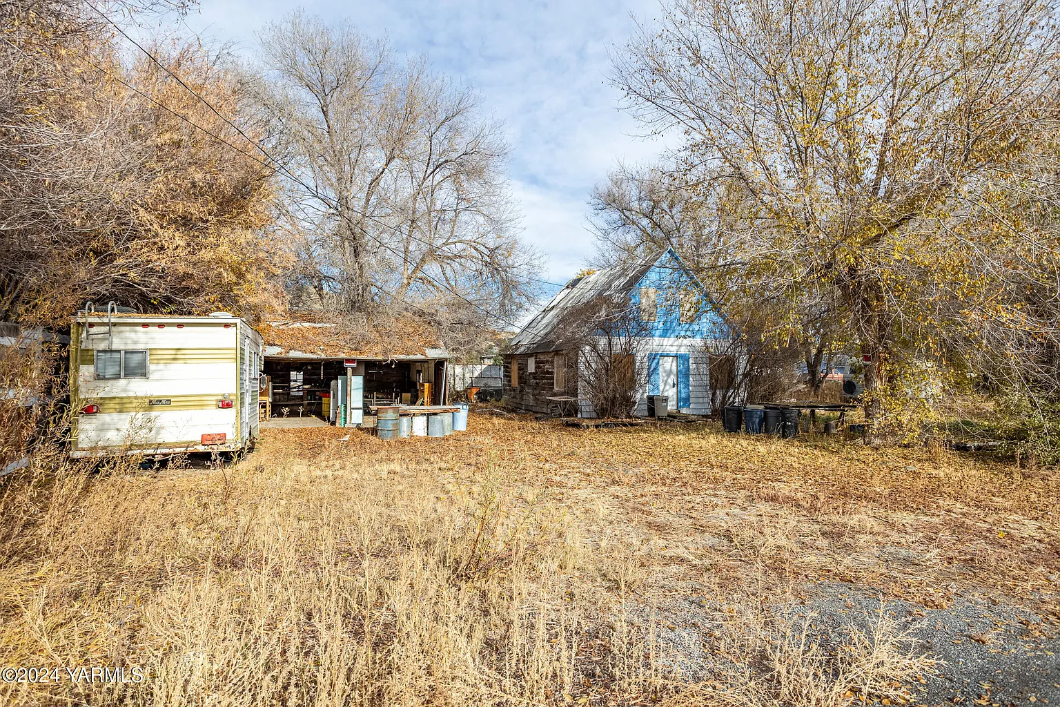 3781 Selah Loop Rd photo 1