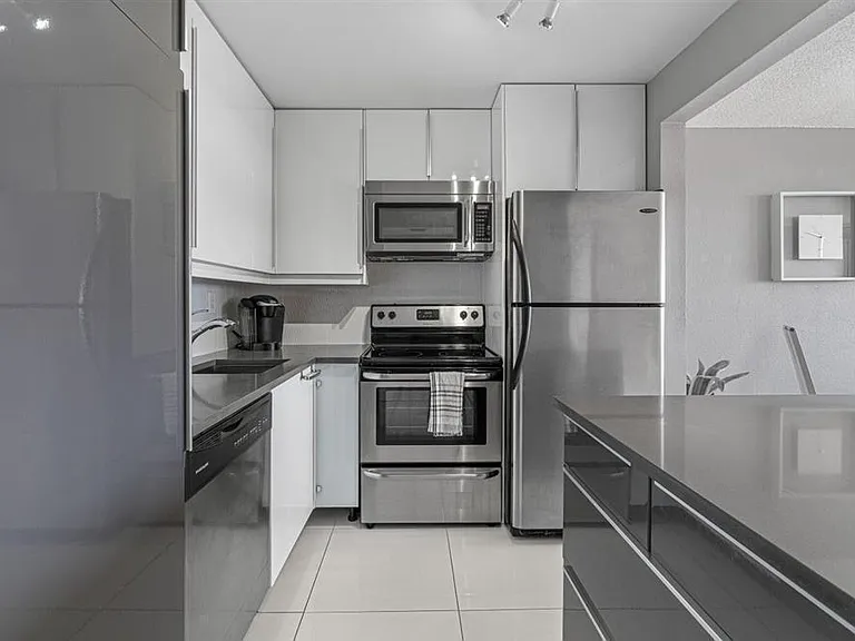 1830 Embassy Dr #613 — Photo 7