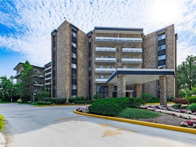 2202 Acacia Park Dr APT 2710, Lyndhurst, OH, 44124