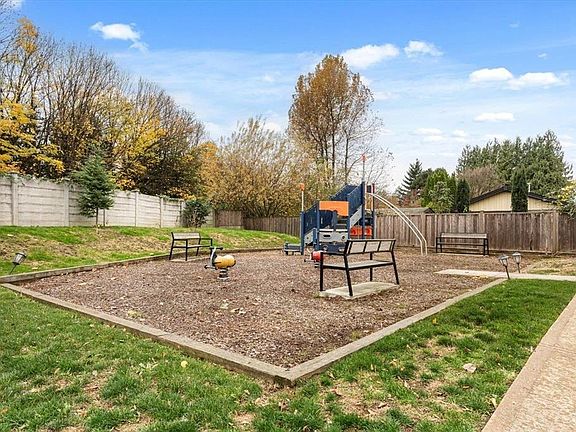 5th image of 45608 Bernard Ave #6