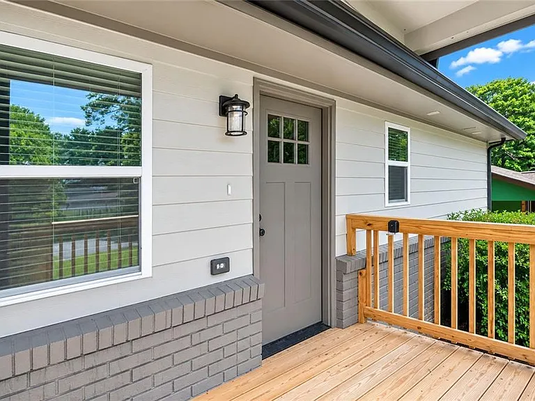 1639 Bridgeport Dr NW — Photo 3