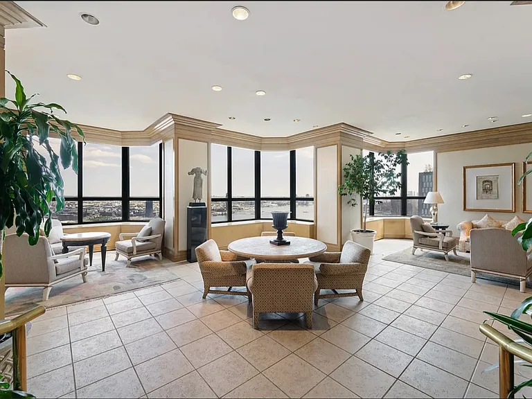 415 E 37th St #19M — Photo 13