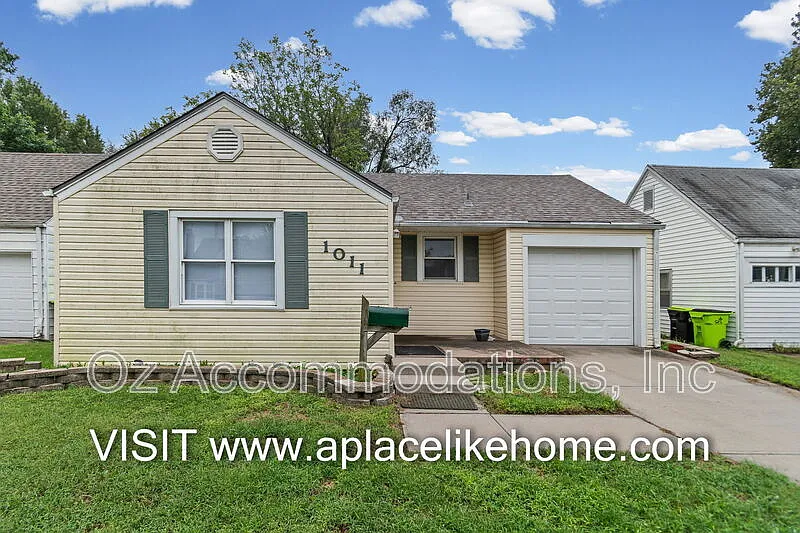 1011 E 24th Ave