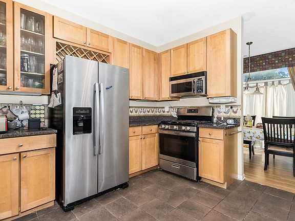 3rd image of 1713 Parkside Dr