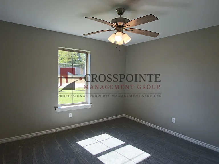 Beautiful 3 Bedroom 2 Bathroom Townhouse In South Tyler! 1/2 Off First Full Months Rent! — Photo 14