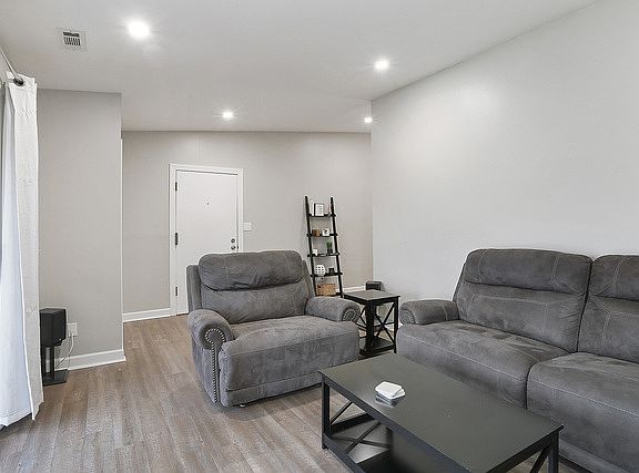 3rd image of 9933 Treetop Dr APT 3W