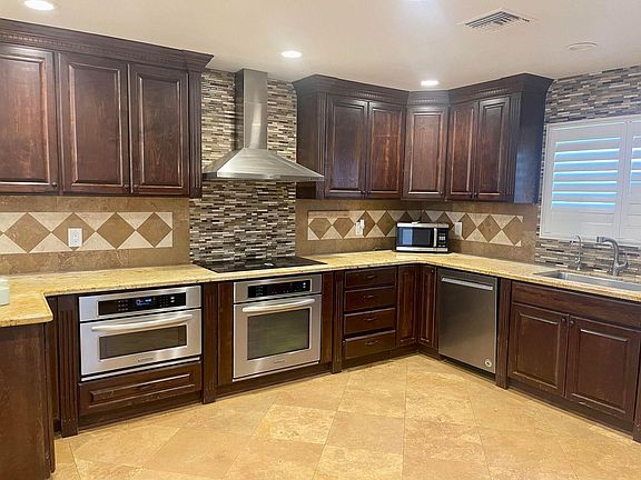 4th image of 806 W Barioni Blvd