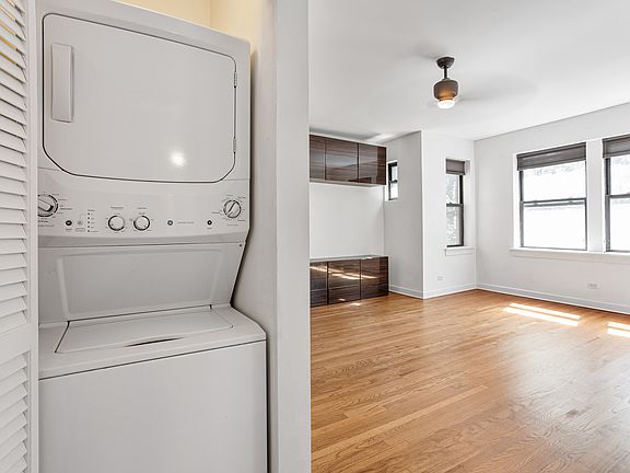 5th image of 1848 W Lunt Ave #3
