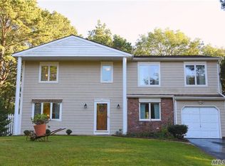 5 Ted Ct, Coram, NY 11727