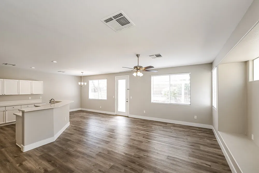 3 bed, 2.5 bath, 1810 sqft, $2,240 — Photo 4