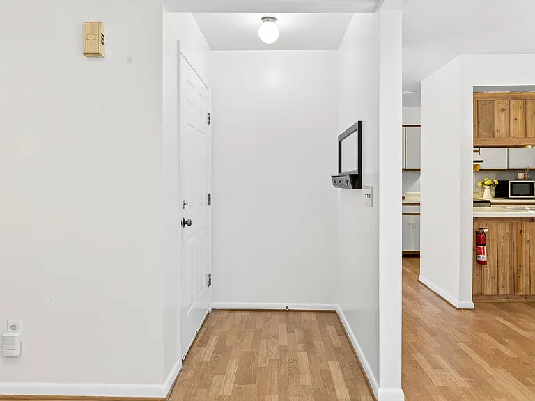 208 Finley Forest Dr — Photo 6