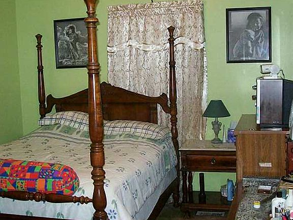 4th image of 1100 Spruce Ct