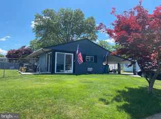 70 Outlook Ln, Levittown, PA 19055