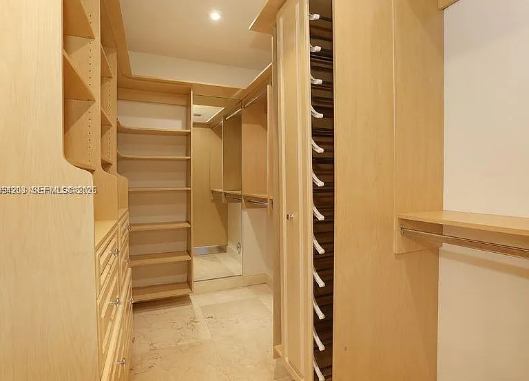 592 Fernwood Rd #B — Photo 14