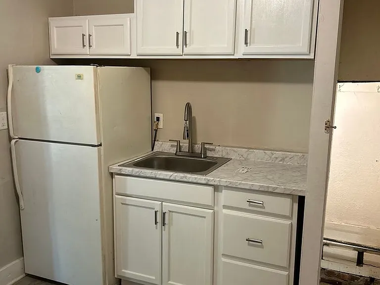 1426 High St — Photo 2