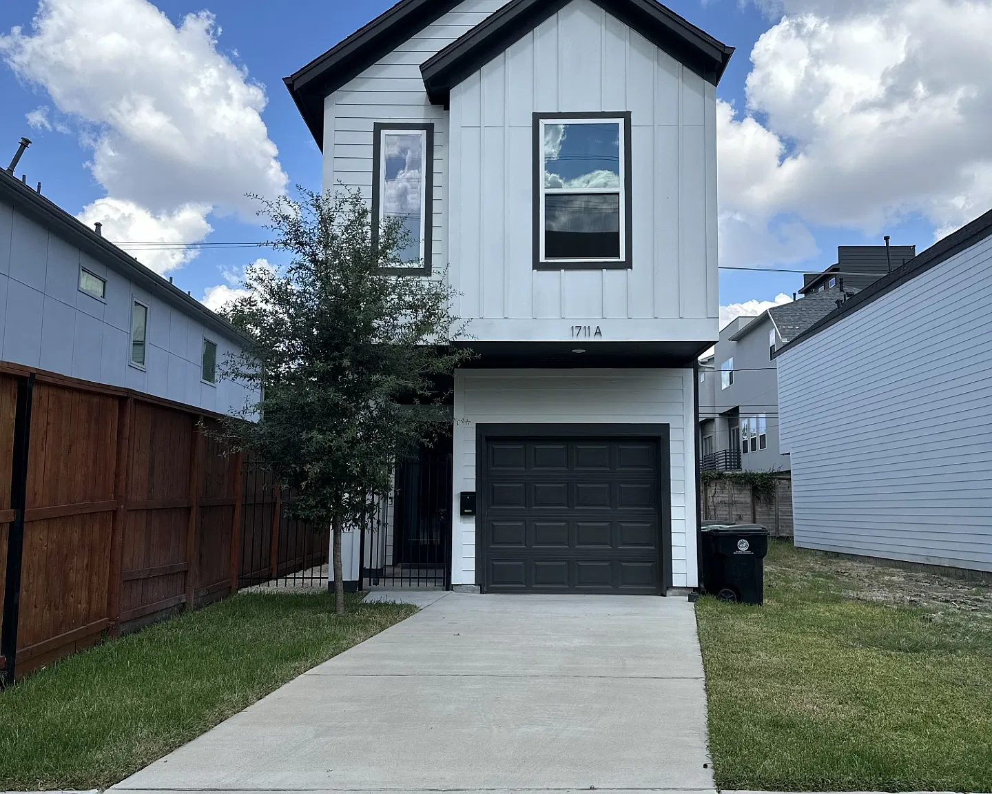 1711 Ruth St — Photo 1