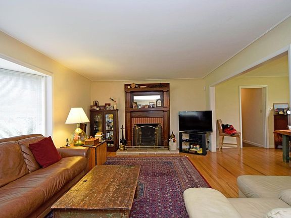 3rd image of 8481 Arborcrest Dr