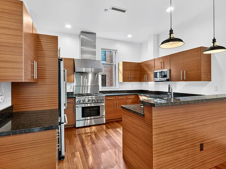 1690 NW Riverscape St — Photo 6