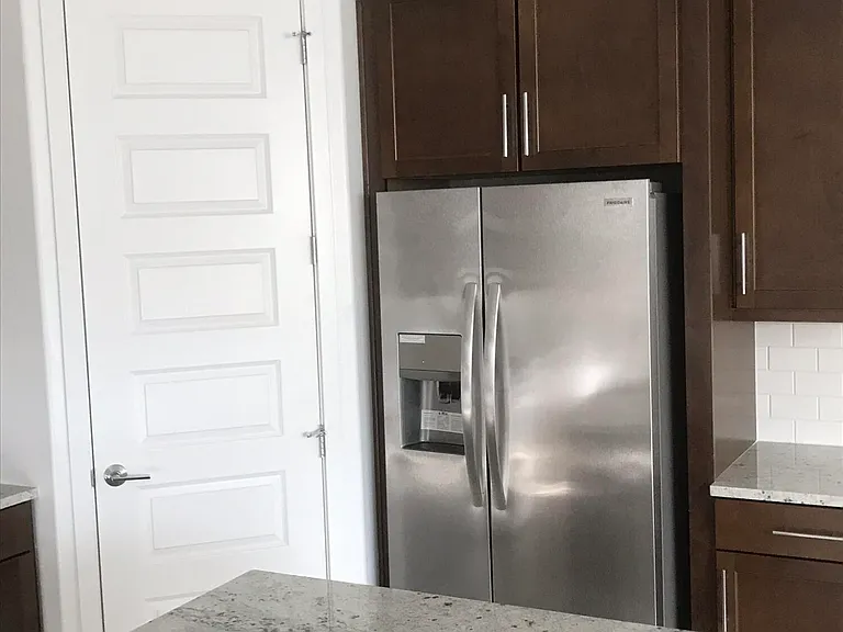 1165 E Thompson Way — Photo 4