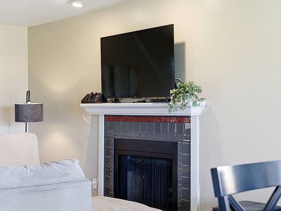3rd image of 860 S Village Rd APT R2