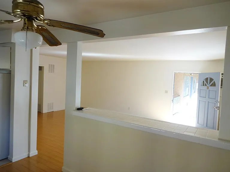 91 N Mar Vista Ave #9 — Photo 8