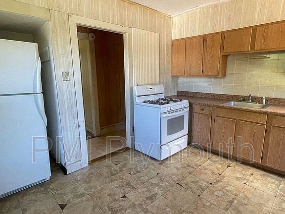 5th image of 92 South St Unit 2
