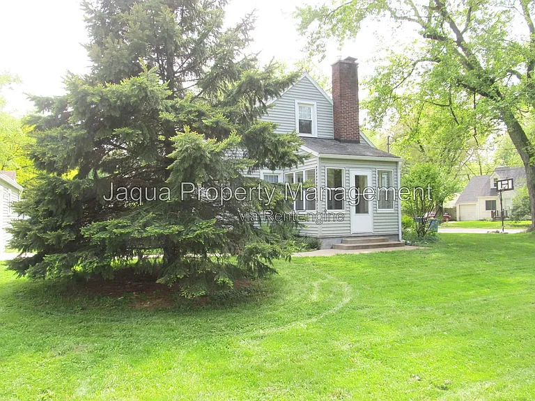 1324 Waverly Dr — Photo 12