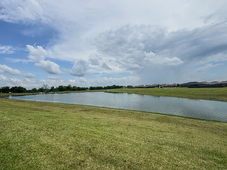 801 Meadow Creek Ln — Photo 32