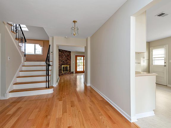 2nd image of 29 Seagull Ln